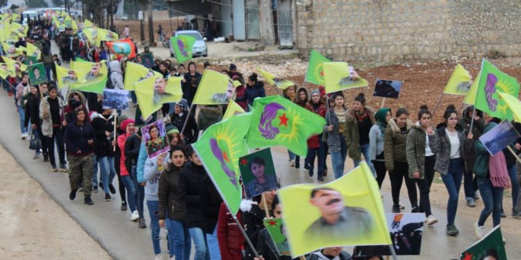 Yekitiya Jinên Ciwan a Herêma Efrînê komkujiya Til Rifatê şermezar kir