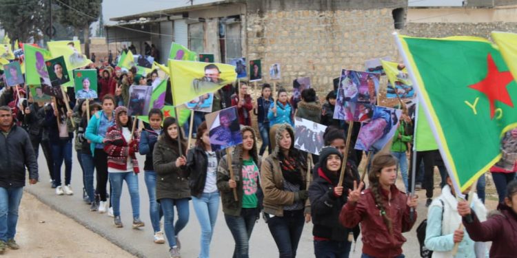 Yekitiya Jinên Ciwan a Herêma Efrînê komkujiya Til Rifatê şermezar kir