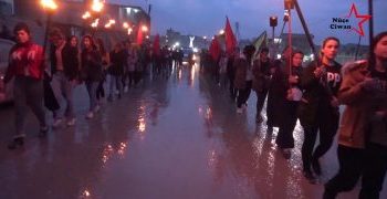 Li Kobanê Ciwanan bi meşa meşalayan piştgiriya xwe ji bo QSD’ê ragihandin