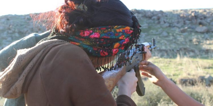 Li dijî êrîşên dagirker Jinên Ciwan perwerdeya xweparastinê pêk anîn