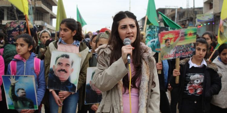 Jinên Ciwan ên Girkê Legê tecrîda li ser Rêberê Gelan Abdullah Ocalan şermezarkirin