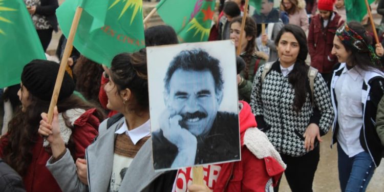 Jinên Ciwan ên Girkê Legê tecrîda li ser Rêberê Gelan Abdullah Ocalan şermezarkirin