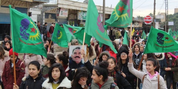 Jinên Ciwan ên Girkê Legê tecrîda li ser Rêberê Gelan Abdullah Ocalan şermezarkirin