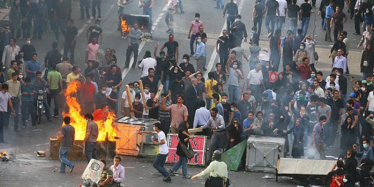 ‘Di xwepêşandana Îranê de 1500 kes hatine kuştin’