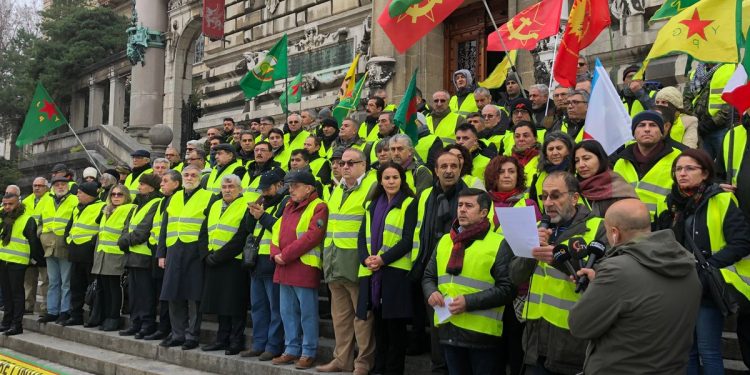 Meşa ji bo Yekîtiya Netewî a Kurdan ji Lozanê dest pê kir
