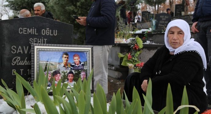 Şehîdên Roboskî di salvegera 8. de li ser gora xwe hatin bi bîr anîn