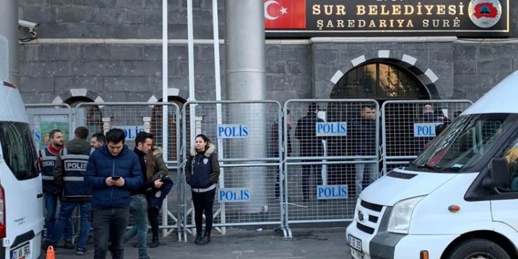 Dagirkeran Şaredariya Sûrê desteserkirin, qeyûm anîn ser