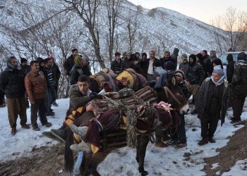 Di bin siya sînoran de; Komkujiya Roboskê!