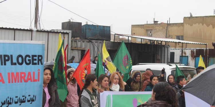 Li Amûdê bi pêşengtiya Ciwanan meşa li dijî tecrîdê