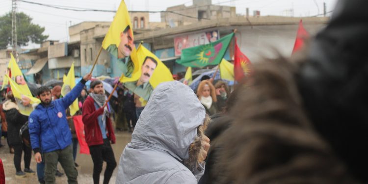 Li Amûdê bi pêşengtiya Ciwanan meşa li dijî tecrîdê