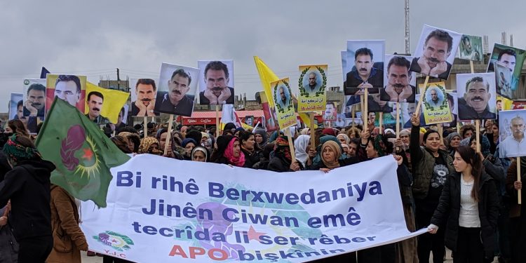 Bi pêşengtiya Jinên Ciwan li Kobanê tecrîd hate şermezar kirin