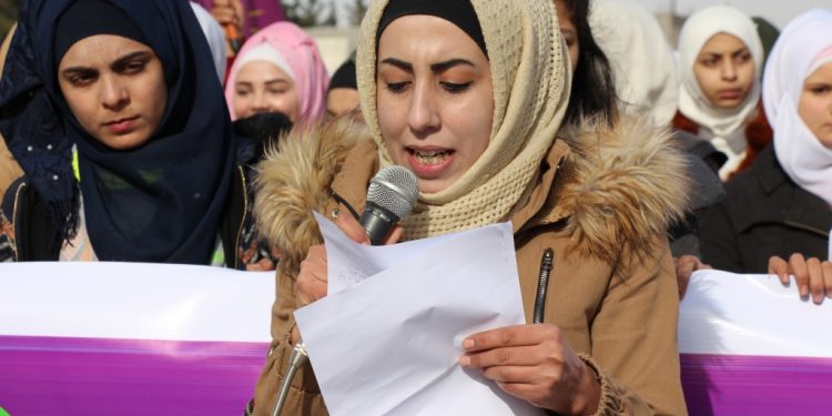 “Bi Pêşengtiya Jinên Ciwan Em ê Komployan Têk Bibin”