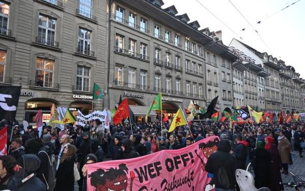 Li Bernê WEF û êrîşa Şengalê hate protestokirin