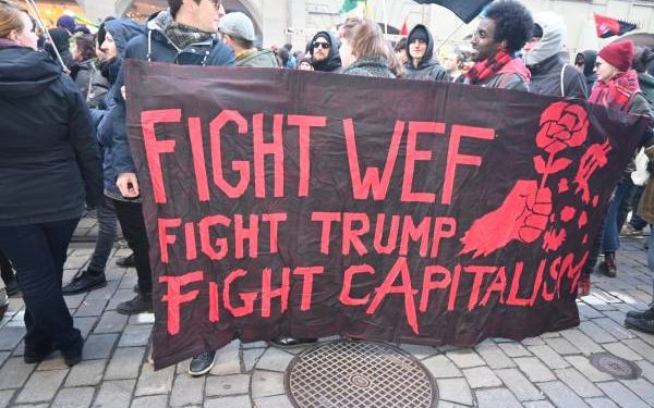 Li Bernê WEF û êrîşa Şengalê hate protestokirin