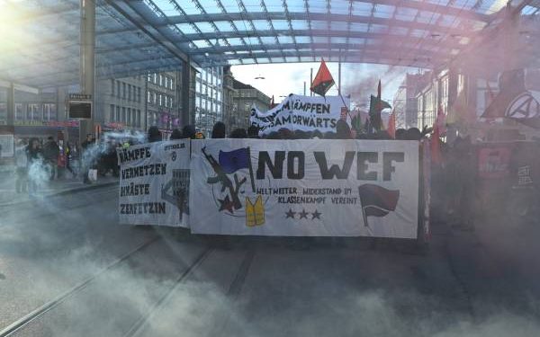 Li Bernê WEF û êrîşa Şengalê hate protestokirin