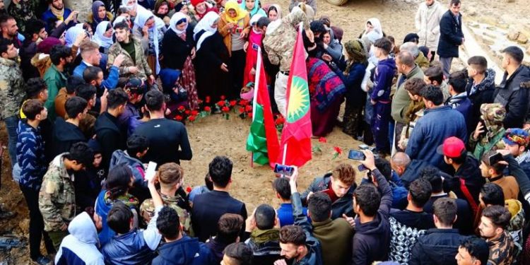 Li Şengalê li dijî êrîşên dewleta tirk a dagirker bi hezaran kes meşiyan