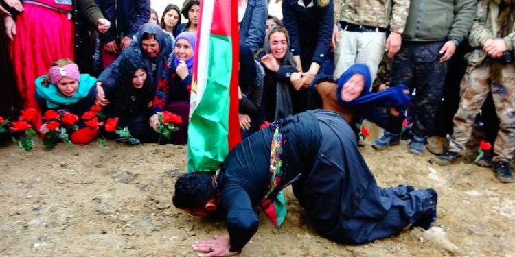 Li Şengalê li dijî êrîşên dewleta tirk a dagirker bi hezaran kes meşiyan