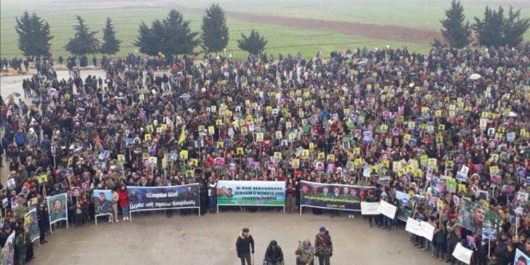 Li Şehbayê bi deh hezaran şêniyên Efrînê soza berxwedanê nû kirin