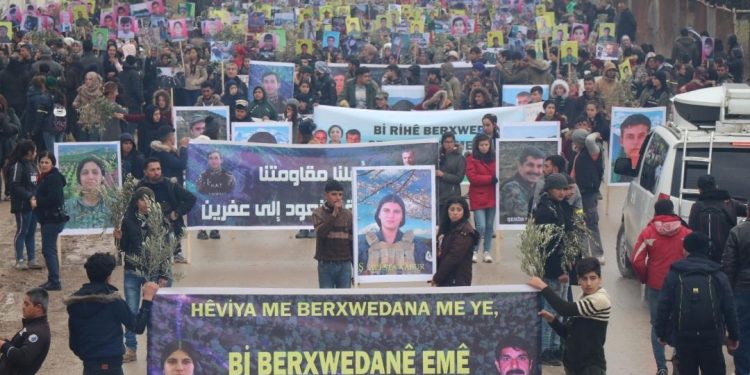 Li Şehbayê bi deh hezaran şêniyên Efrînê soza berxwedanê nû kirin