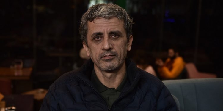 Bi hevjîna wî ya girtî gef lê xwarin