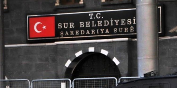 Li şaredariyên desteserkirî endamên meclîsê yên HDP’î hatin astengkirin