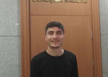 Rûniştina doza rojnamevan Akin hate kirin