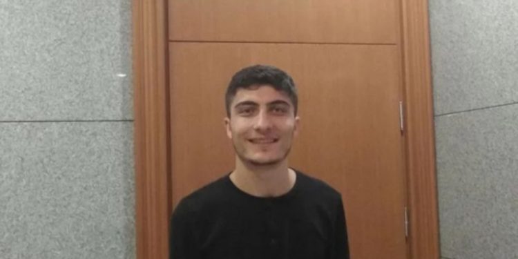 Rûniştina doza rojnamevan Akin hate kirin