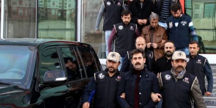 8 sal û 3 meh cezayê girtîgehê li Şaredarê Wanê Bekîr Kaya birîn