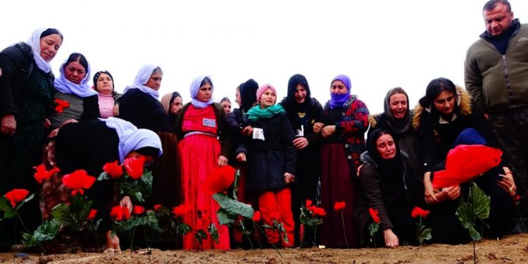 Li Şengalê li dijî êrîşên dewleta tirk a dagirker bi hezaran kes meşiyan