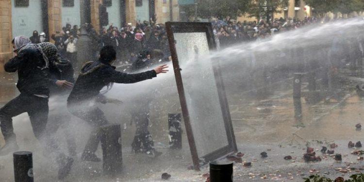 Li Lubnanê di xwepêşandanan de 160 kes birîndar bûn