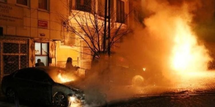 Yekîneyên Tolhildanê li Amed, Wan û Stenbolê hin çalakî li dar xist