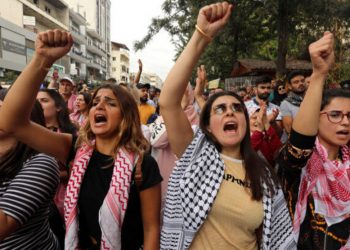 Krîza li Lubnanê: Ciwan welêt diterikînin