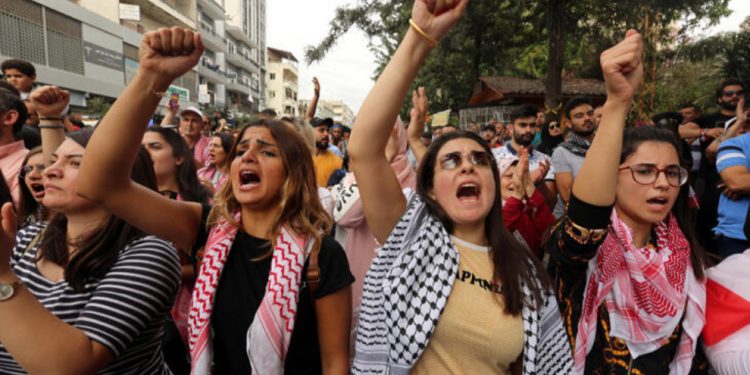 Krîza li Lubnanê: Ciwan welêt diterikînin