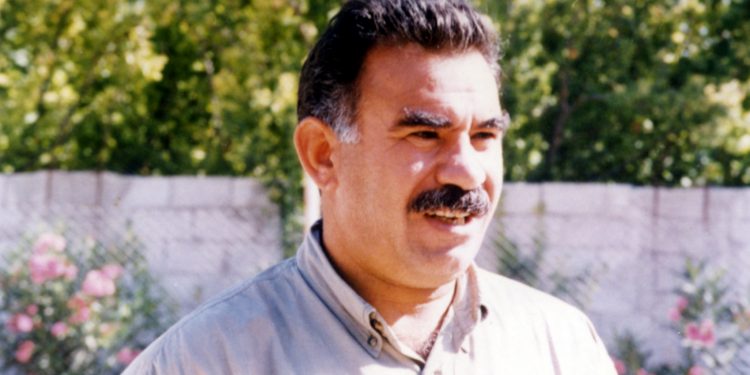 Parêzerên Ocalan ji bo dîtina muwekîlê xwe serî li rayedaran dan