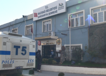 Qeymeqamê Şemrexê 10 xebatkar ji kar avêtin