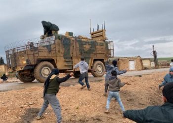 Gelê Kobanê careke din li dijî dewriyeya hevbeş derket