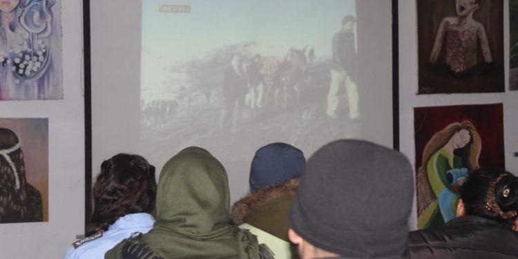 Li Helebê Ciwanên Şoreşger pêşangeheke wêneyan vekir