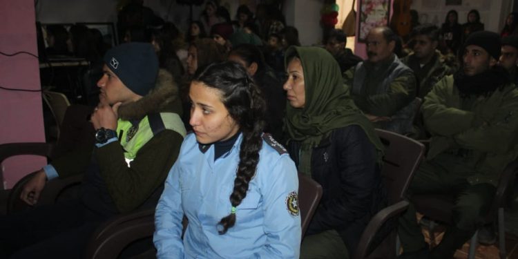 Li Helebê Ciwanên Şoreşger pêşangeheke wêneyan vekir