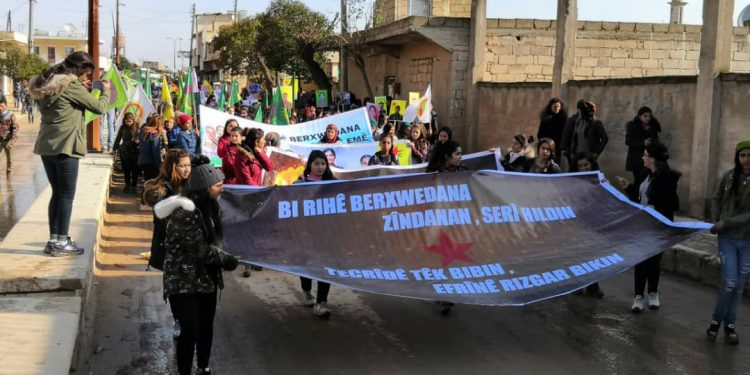 Ciwanên Efrînê dagirkeriya dewleta Tirk a li Efrînê şermezar kirin