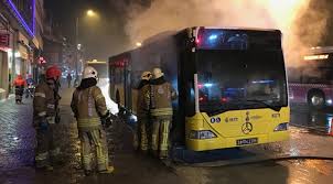 LEZGÎN – Li Îzmir û Stenbolê çalakî: 3 wesayît û 2 qemyon hatin şewitandin