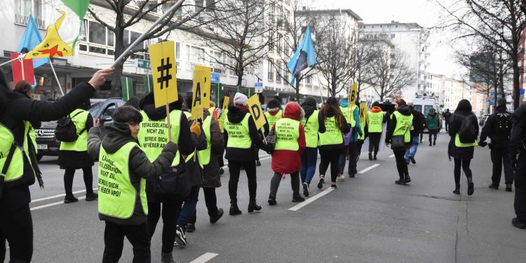 ‘Meşa Azadiyê’ a ciwanan dest pê kir