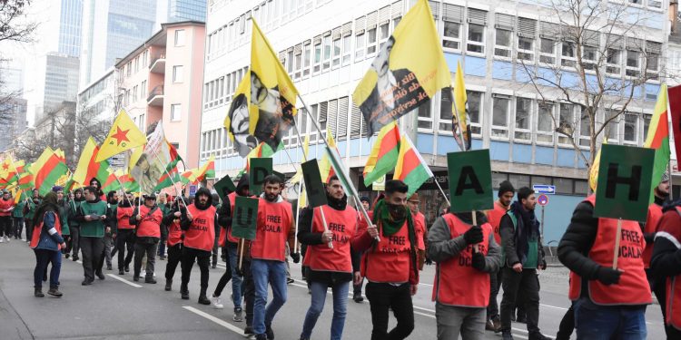 ‘Meşa Azadiyê’ a ciwanan dest pê kir