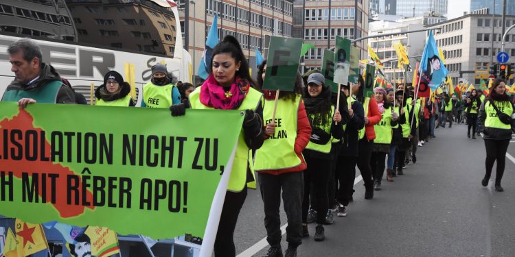 ‘Meşa Azadiyê’ a ciwanan dest pê kir