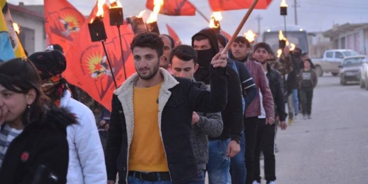 Ciwanên Şengalê li dijî komploya 15’ê Sibatê meşiyan