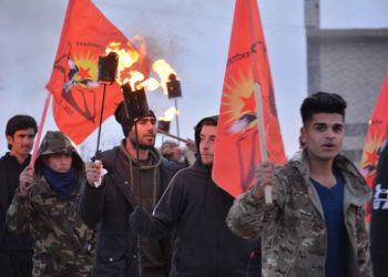 Ciwanên Şengalê li dijî komploya 15’ê Sibatê meşiyan