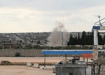 Artêşa Tirk a dagirker gundê Ziyaretê yê navçeya Şêrawa topbaran dike