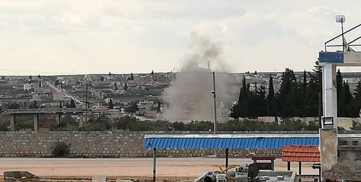 Artêşa Tirk a dagirker gundê Ziyaretê yê navçeya Şêrawa topbaran dike