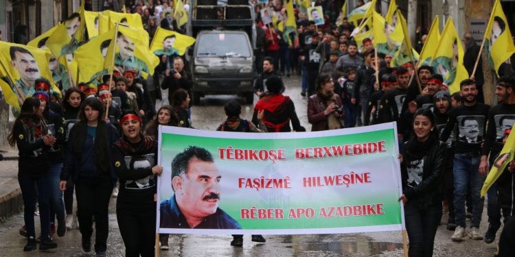 Ciwanên Helebê komploya 15’ê Sibatê bi meşekê şermezar kirin