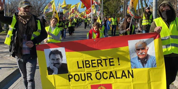 Meşa li Marsîlyayê dest pê kir di roja 2’emîn de ye