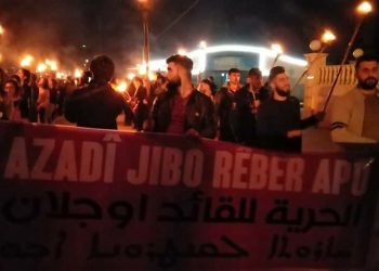 Ciwanên Qamişlo ji bo Rêberê Gelan Abdullah Ocalan meşa meşaleya li darxistin